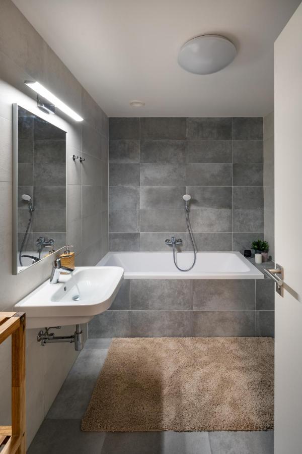 Prague Days - Exclusive Condo In Trendy Neighbourhood Exterior photo